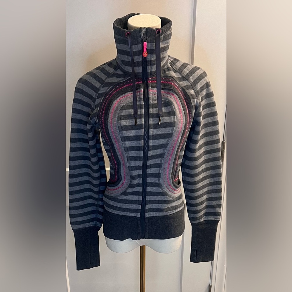 Lululemon size 4 zip up